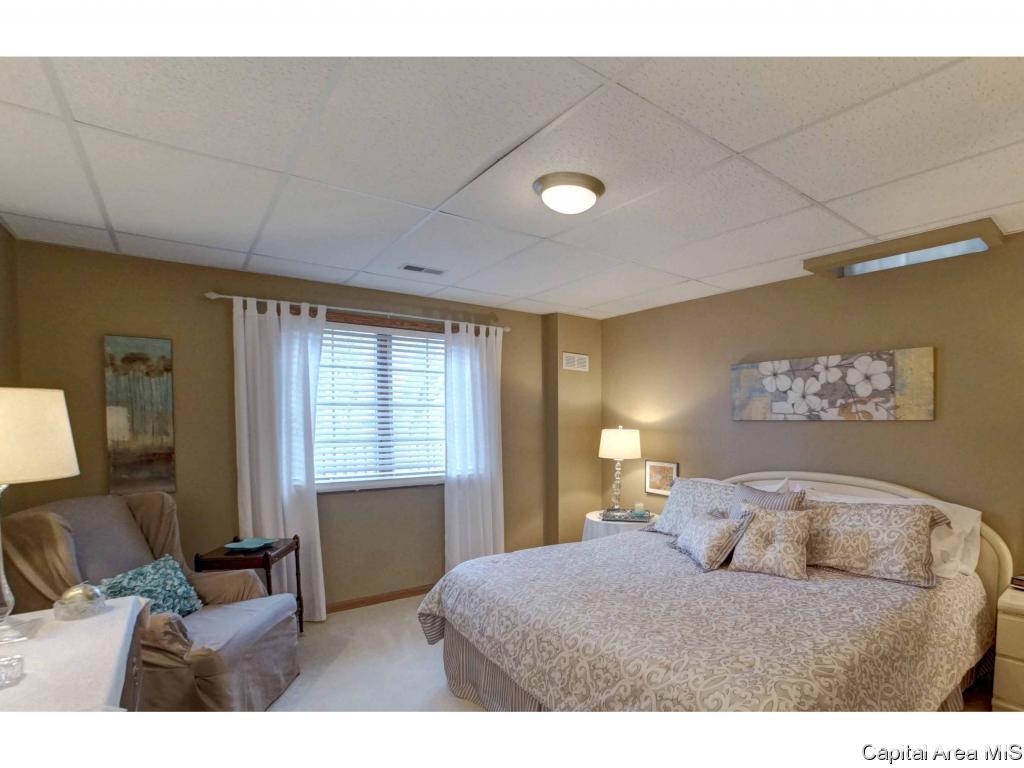 1401 Guemes Court Springfield, IL 62702 - Photo 24 of 28