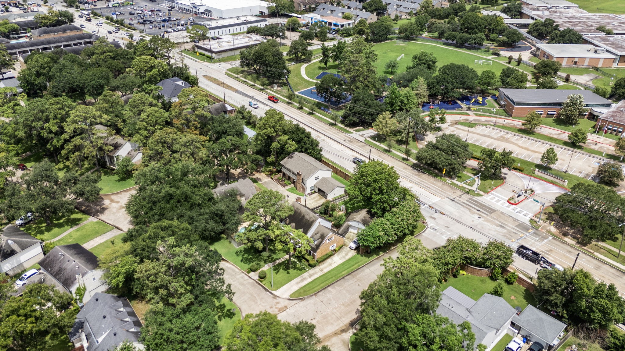 14302 Apple Tree Road Houston, TX 77079 - Photo 43 of 44 Aerial view
