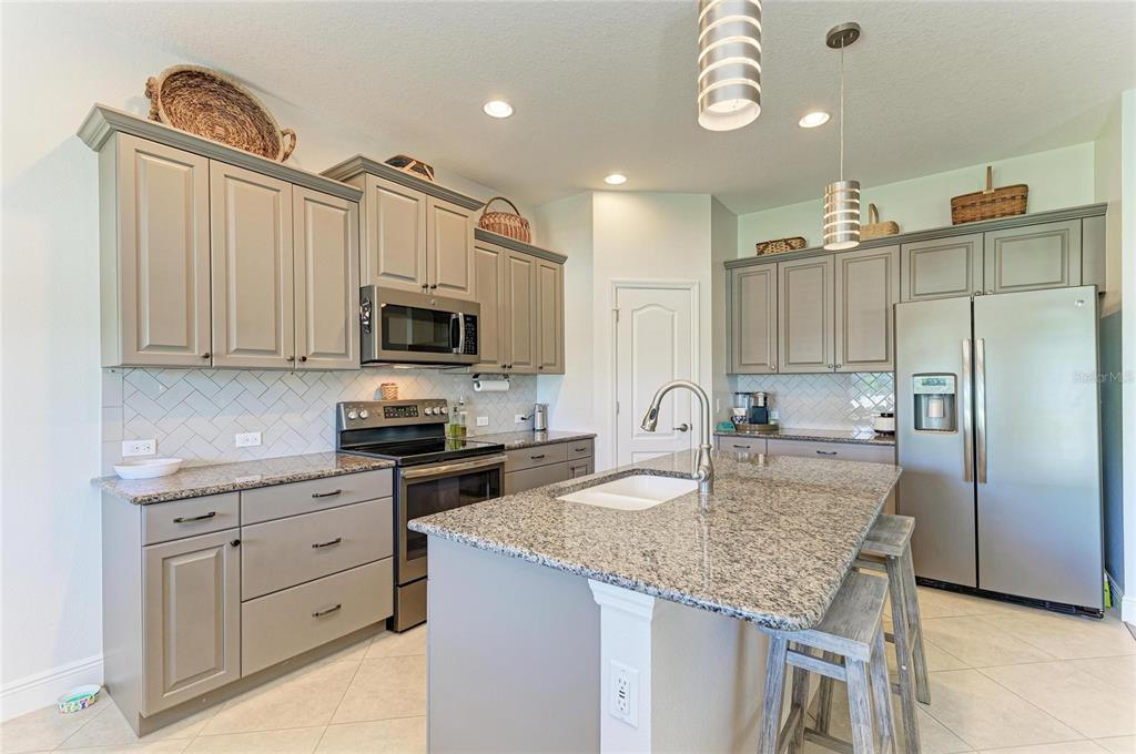 7750 Ridgelake Circle Bradenton, FL 34203 - Photo 17 of 40
