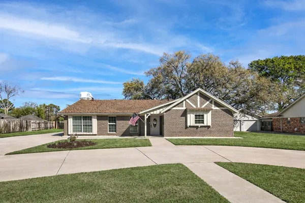 $335,000 | 5006 Homewood Lane, Baytown, TX 77521
