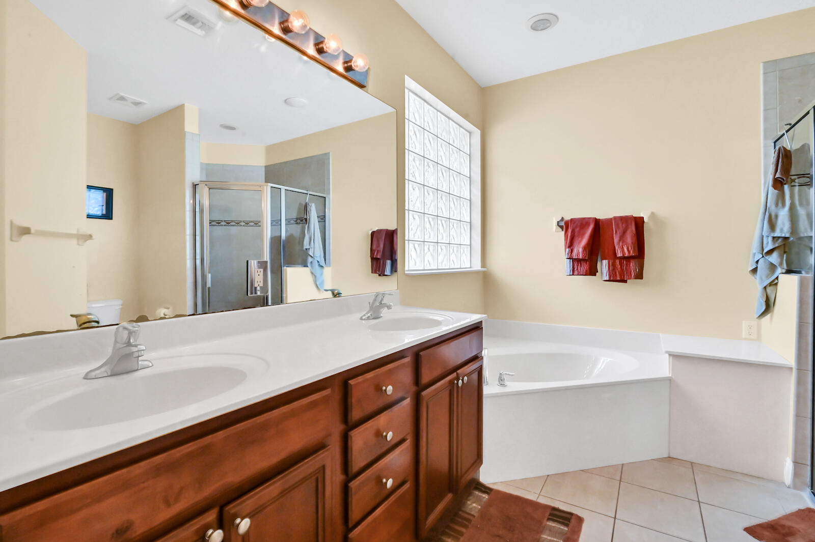 244 Clocktower Drive Jupiter, FL 33458 - Photo 12 of 36 a bathroom with a sink and a bathtub