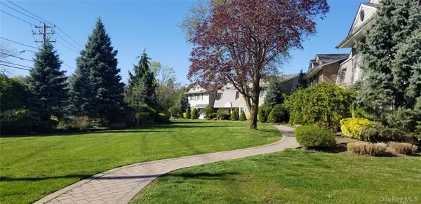 $2,520 | 21 Briarlane Walk, Unit 21, Holbrook, NY 11741