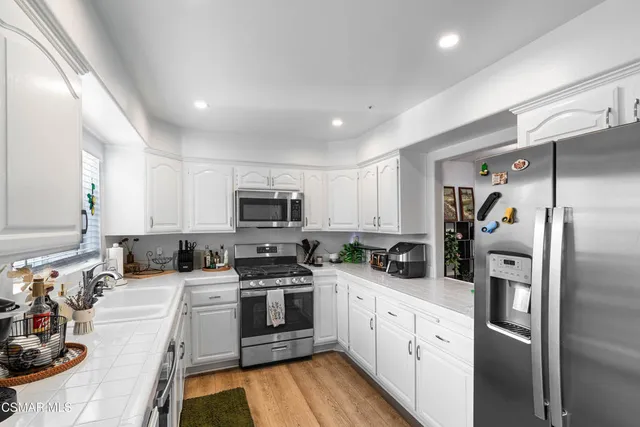 $4,300 | 279 North Skyline Drive, Thousand Oaks, CA 91362