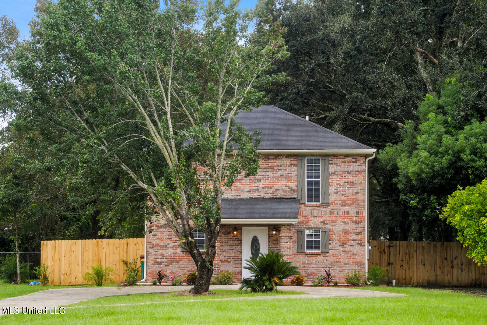 18199 Robinson Road Gulfport, MS 39503 - Photo 1 of 18 001_1600x1067_mls_1600x1067