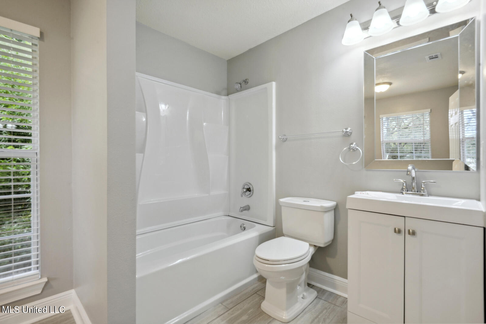 18199 Robinson Road Gulfport, MS 39503 - Photo 13 of 18 013_1600x1067_mls_1600x1067