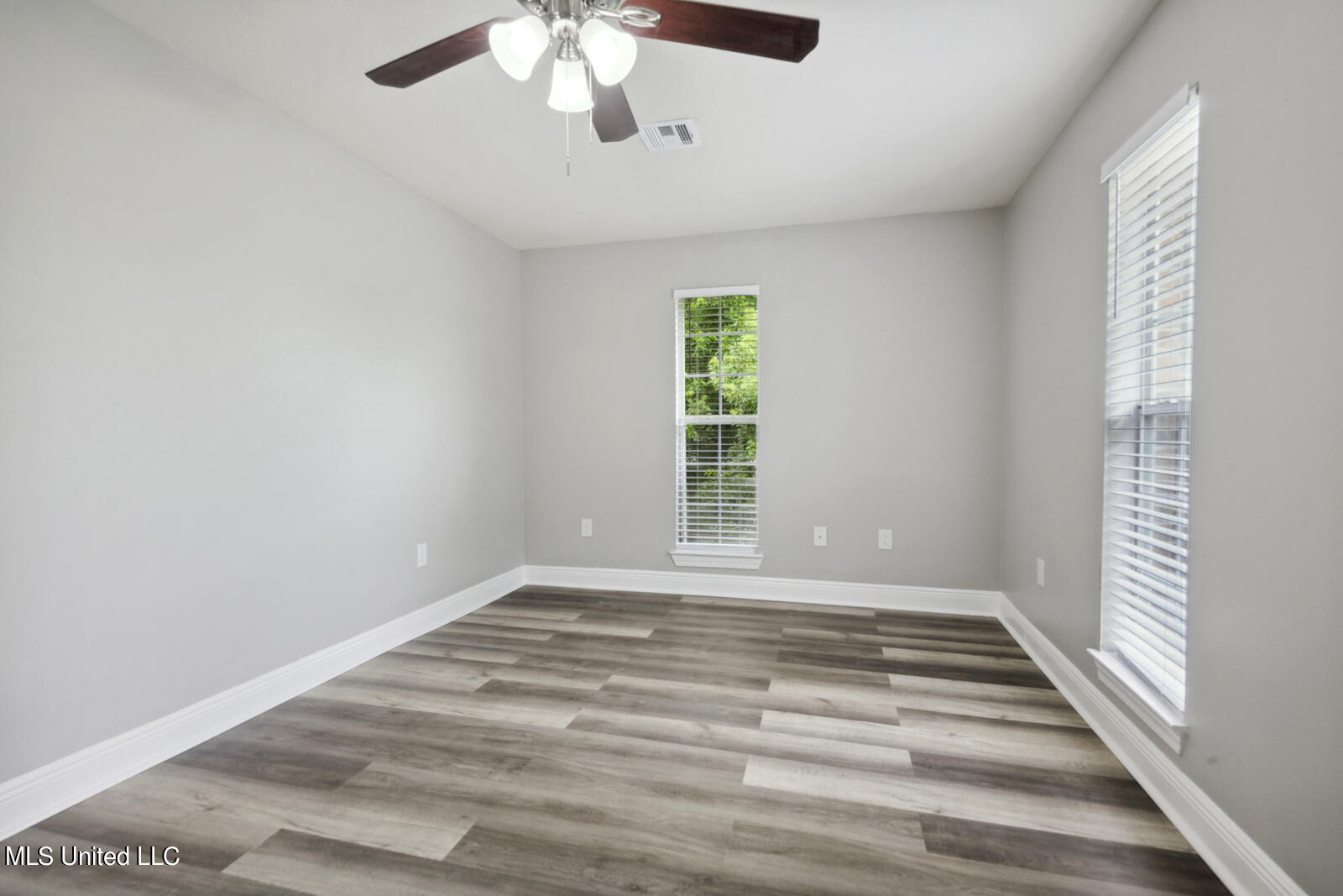 18199 Robinson Road Gulfport, MS 39503 - Photo 17 of 18 017_1600x1067_mls_1600x1067
