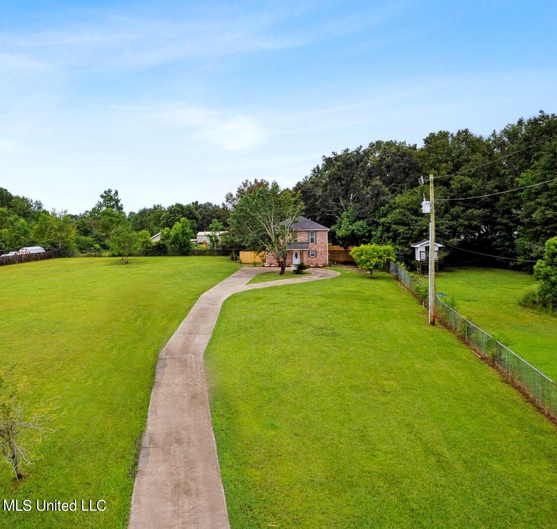 18199 Robinson Road Gulfport, MS 39503 - Photo 2 of 18 002_1600x1067_mls_1600x1067