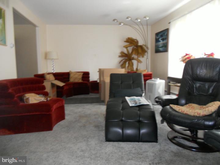 609 Valley View Road Langhorne, PA 19047 - Photo 2 of 14 Living Room