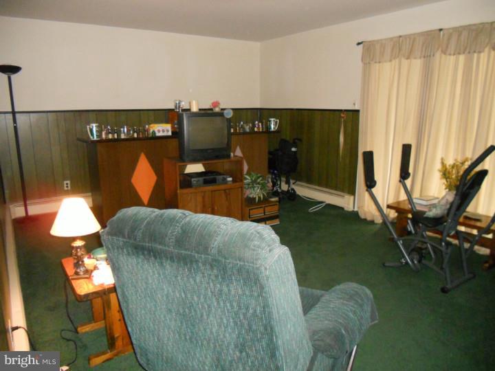 609 Valley View Road Langhorne, PA 19047 - Photo 3 of 14 Family Room