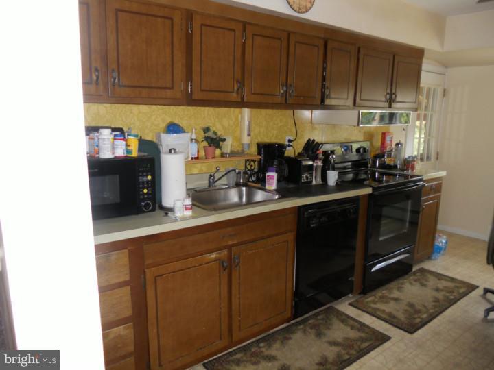 609 Valley View Road Langhorne, PA 19047 - Photo 7 of 14 Kitchen