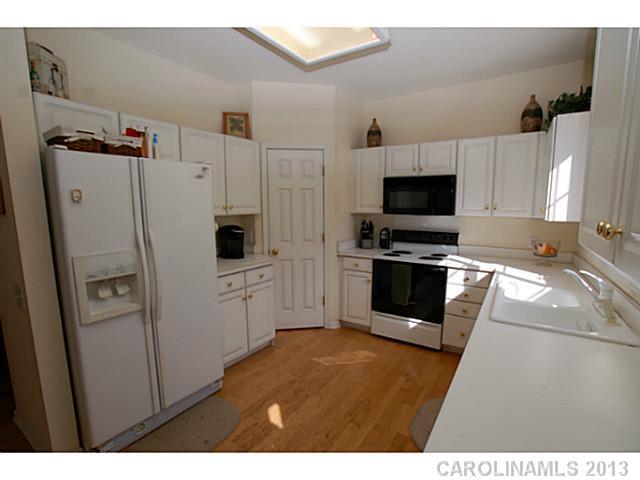 917 Clearbrook Road Matthews, NC 28105 - Photo 6 of 16 Gallery Image 6