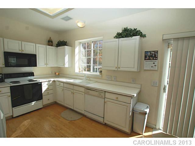 917 Clearbrook Road Matthews, NC 28105 - Photo 7 of 16 Gallery Image 7