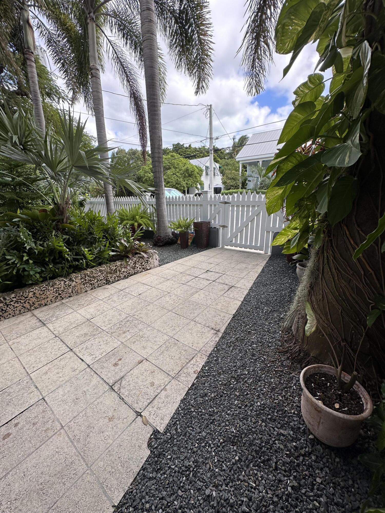 817 Eaton Street, Unit 1 Key West, FL 33040 - Photo 25 of 30 a backyard of a house with lots of green space