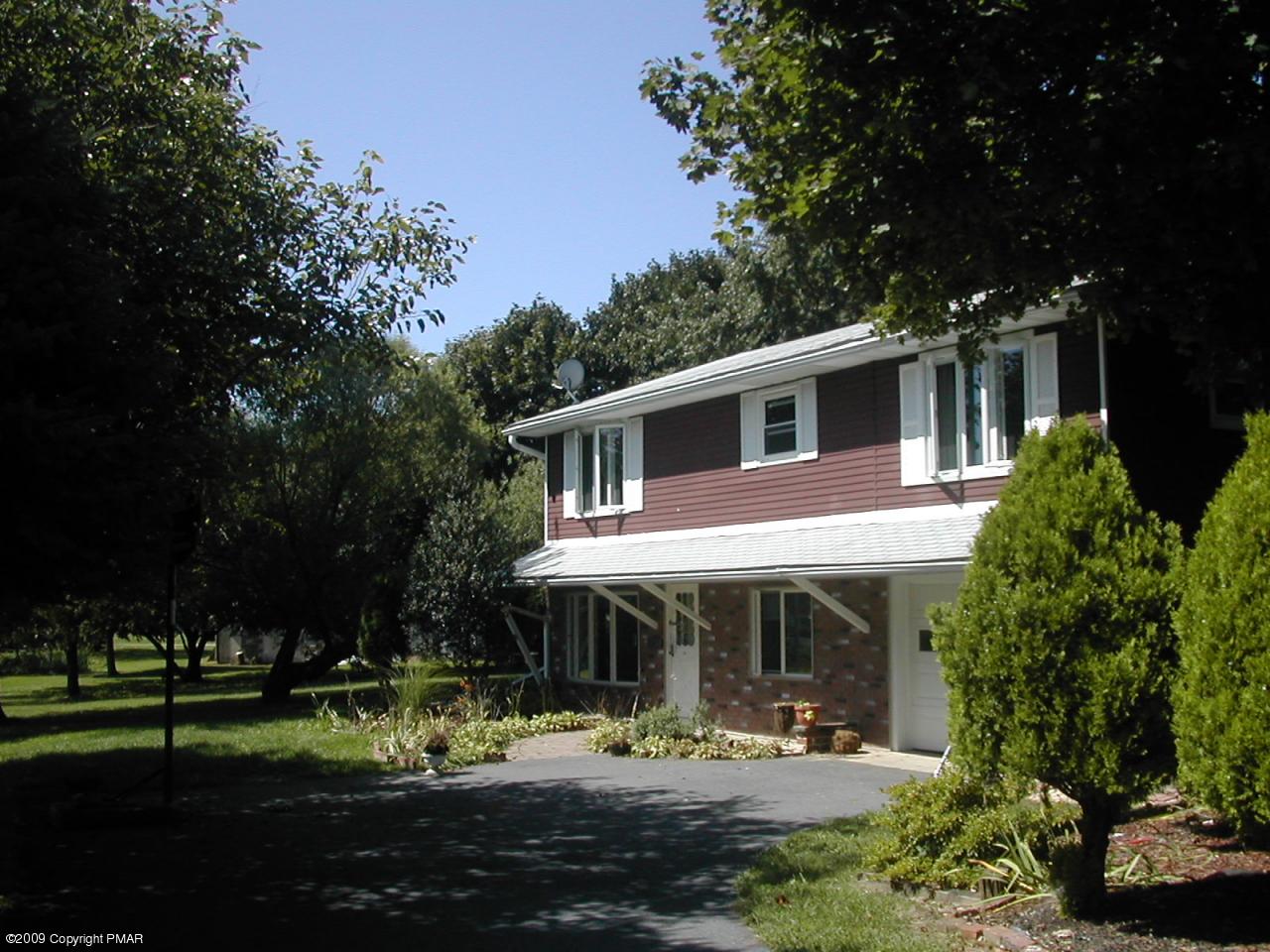 519 Sandt Road Wind Gap, PA 18091 - Photo 2 of 15 519 Sandt Rd