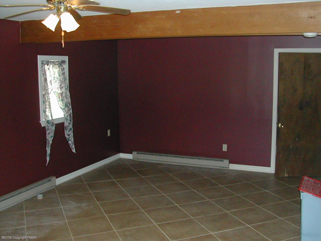 519 Sandt Road Wind Gap, PA 18091 - Photo 4 of 15 Living Room