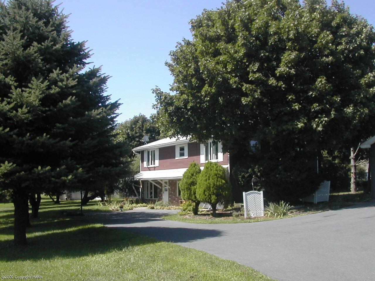 519 Sandt Road Wind Gap, PA 18091 - Photo 9 of 15 Side view