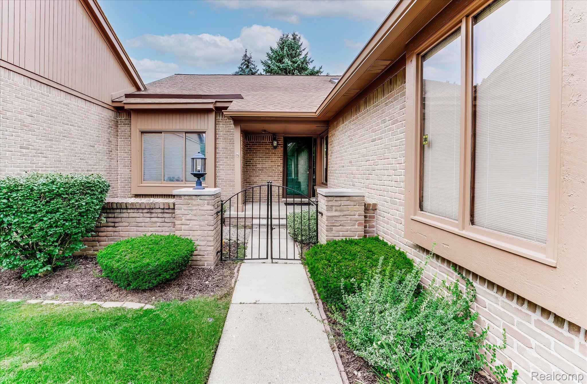 2125 London Bridge Drive Rochester, MI 48307 - Photo 3 of 47 Gallery Image 3