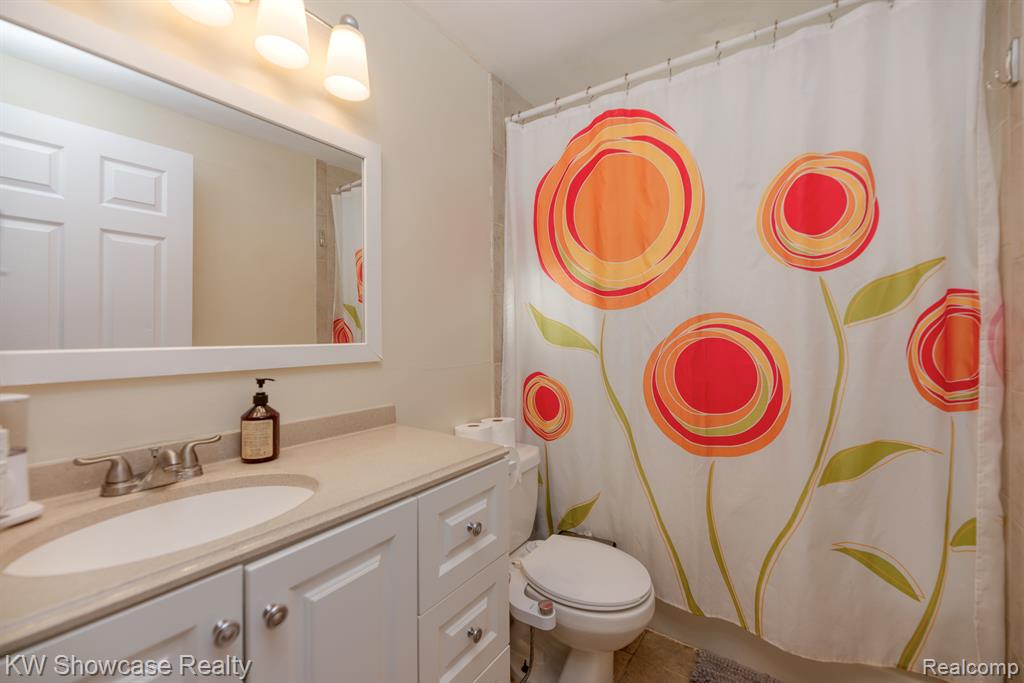 2430 Keith Road West Bloomfield, MI 48324 - Photo 14 of 21