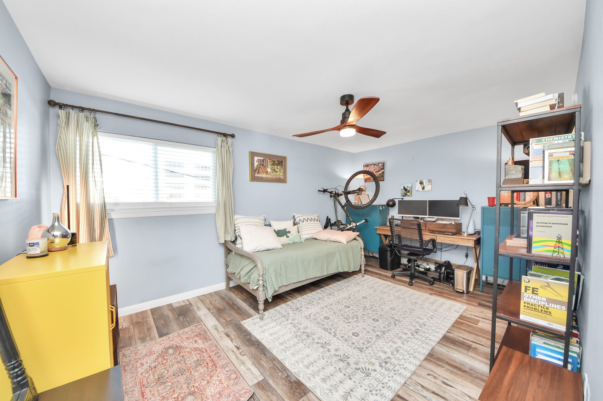 3224 Timmons Lane, Unit 168 Houston, TX 77027 - Photo 18 of 36 a bedroom with furniture and a couch