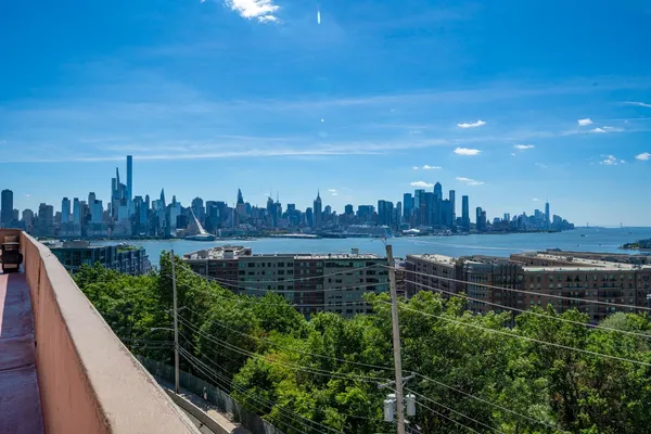 $2,650 | 6040 Boulevard East, Unit 14F, West New York, NJ 07093