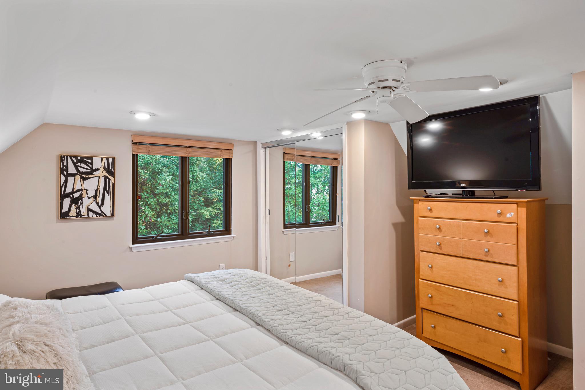 11300 Gatesborough Lane Reston, VA 20191 - Photo 36 of 55 Gallery Image 36