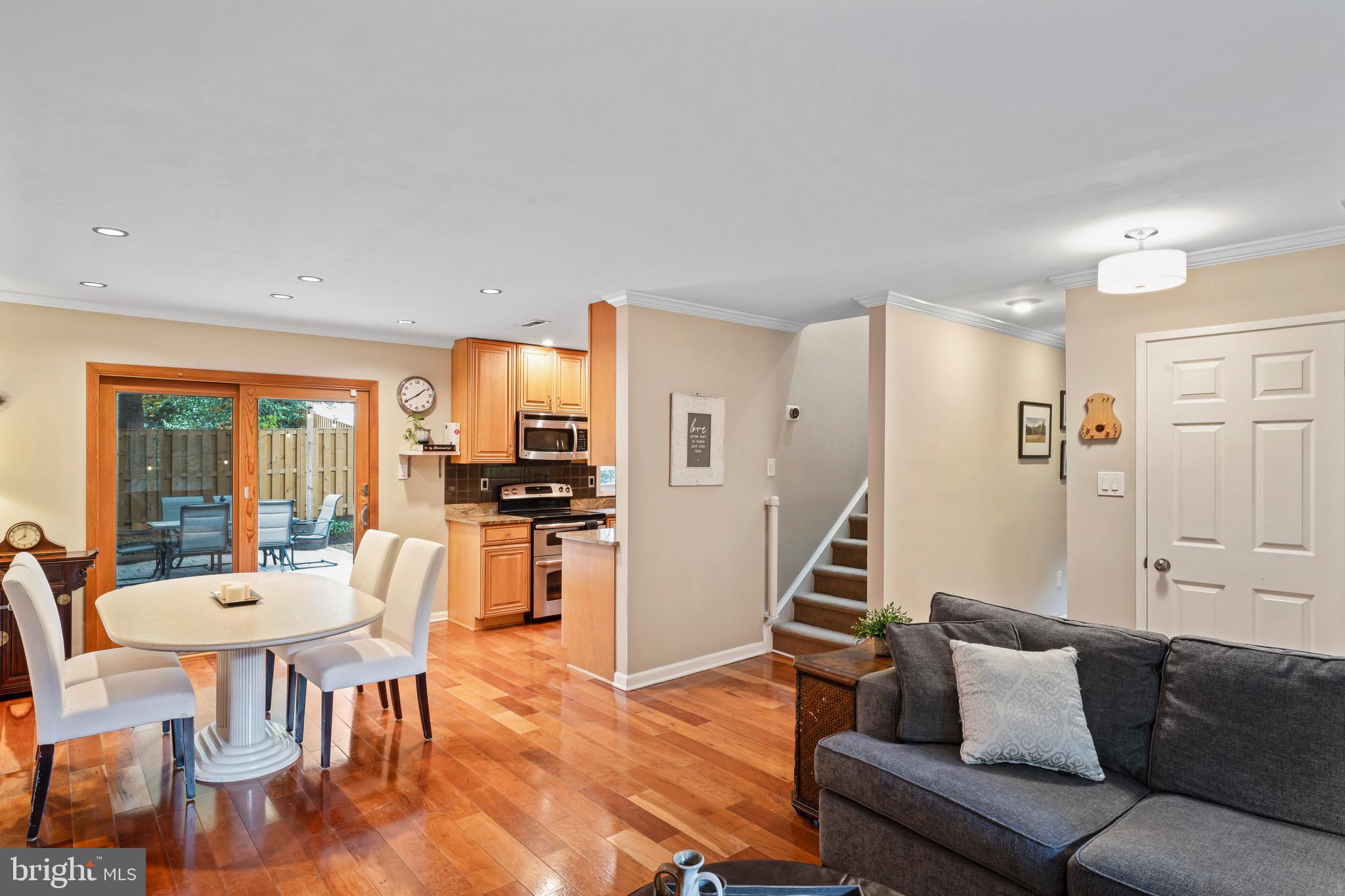 11300 Gatesborough Lane Reston, VA 20191 - Photo 5 of 55 Gallery Image 5