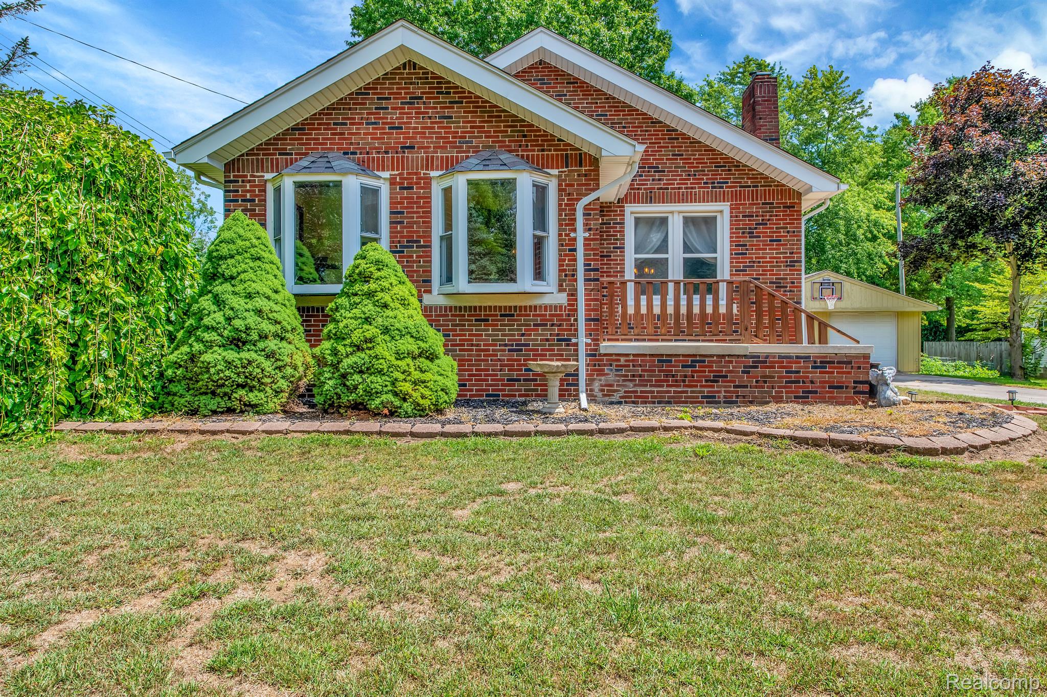 21875 Dickinson Road New Boston, MI 48164 - Photo 2 of 36 Gallery Image 2