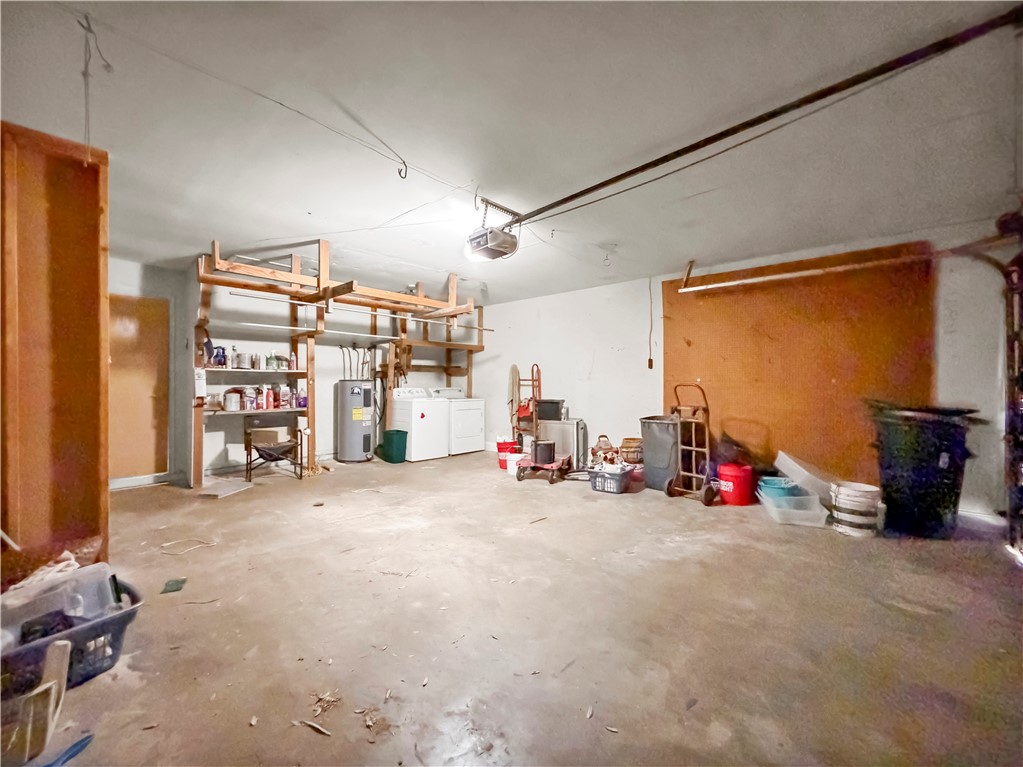 910 Twite Circle Corpus Christi, TX 78418 - Photo 37 of 39 a view of a room with gym equipment