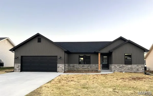 $380,000 | 721 Pleasant Valley Drive, Godfrey, IL 62035