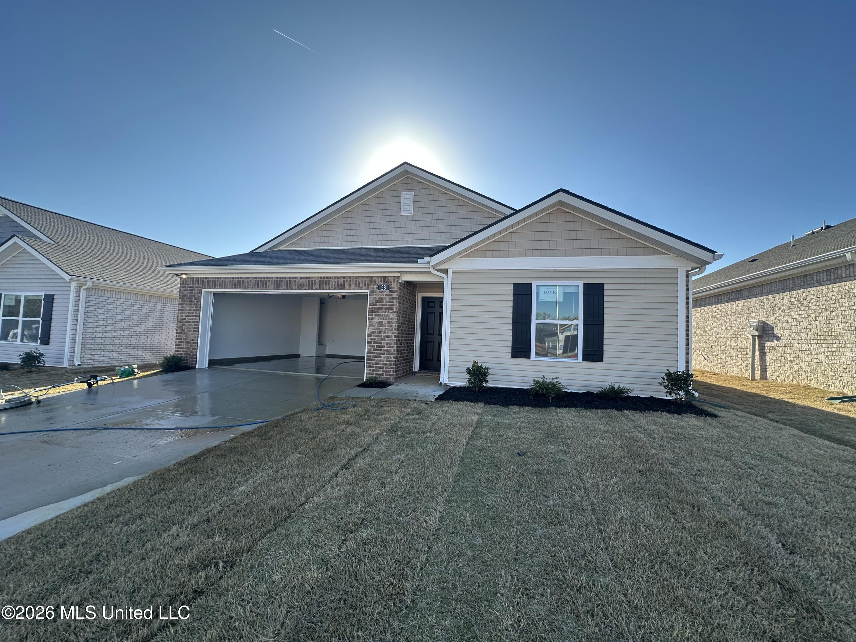 28 Thorn Tree Street Byhalia, MS 38611 - Photo 1 of 19 IMG_3678