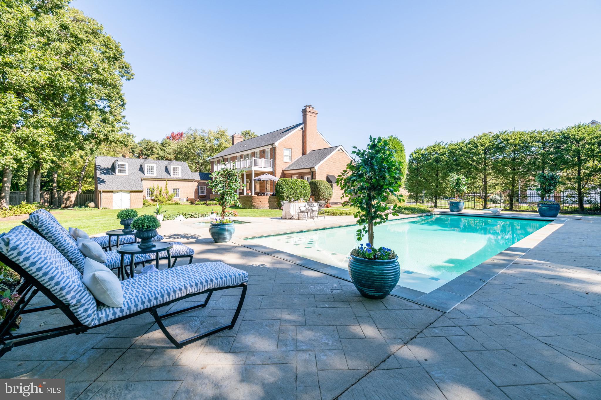 4004 Carson Place Alexandria, VA 22304 - Photo 19 of 93 Lounge after a long day