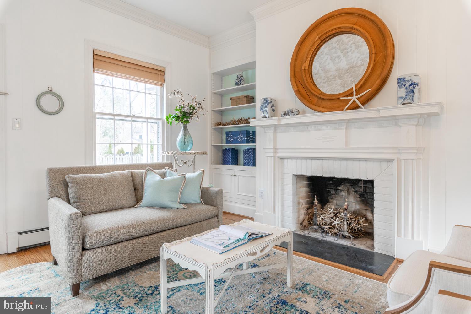 4004 Carson Place Alexandria, VA 22304 - Photo 3 of 93 Display your collections & enjoy WBFP