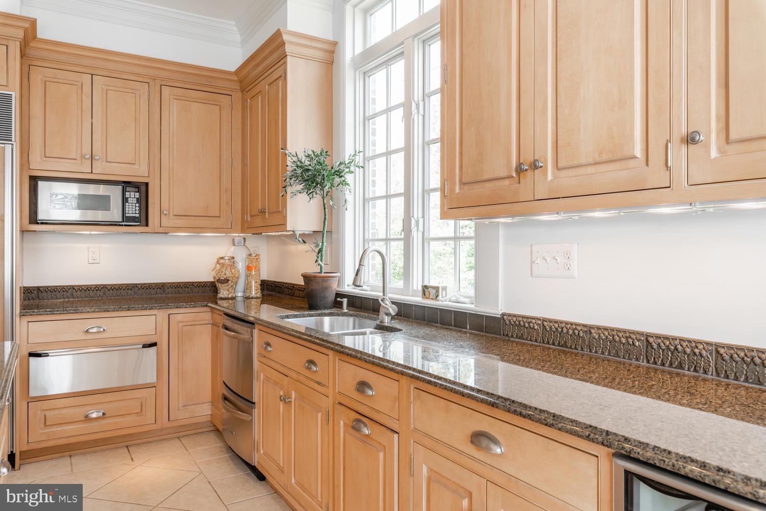 4004 Carson Place Alexandria, VA 22304 - Photo 41 of 93 Wine fridge, granite & ample cabinet storage