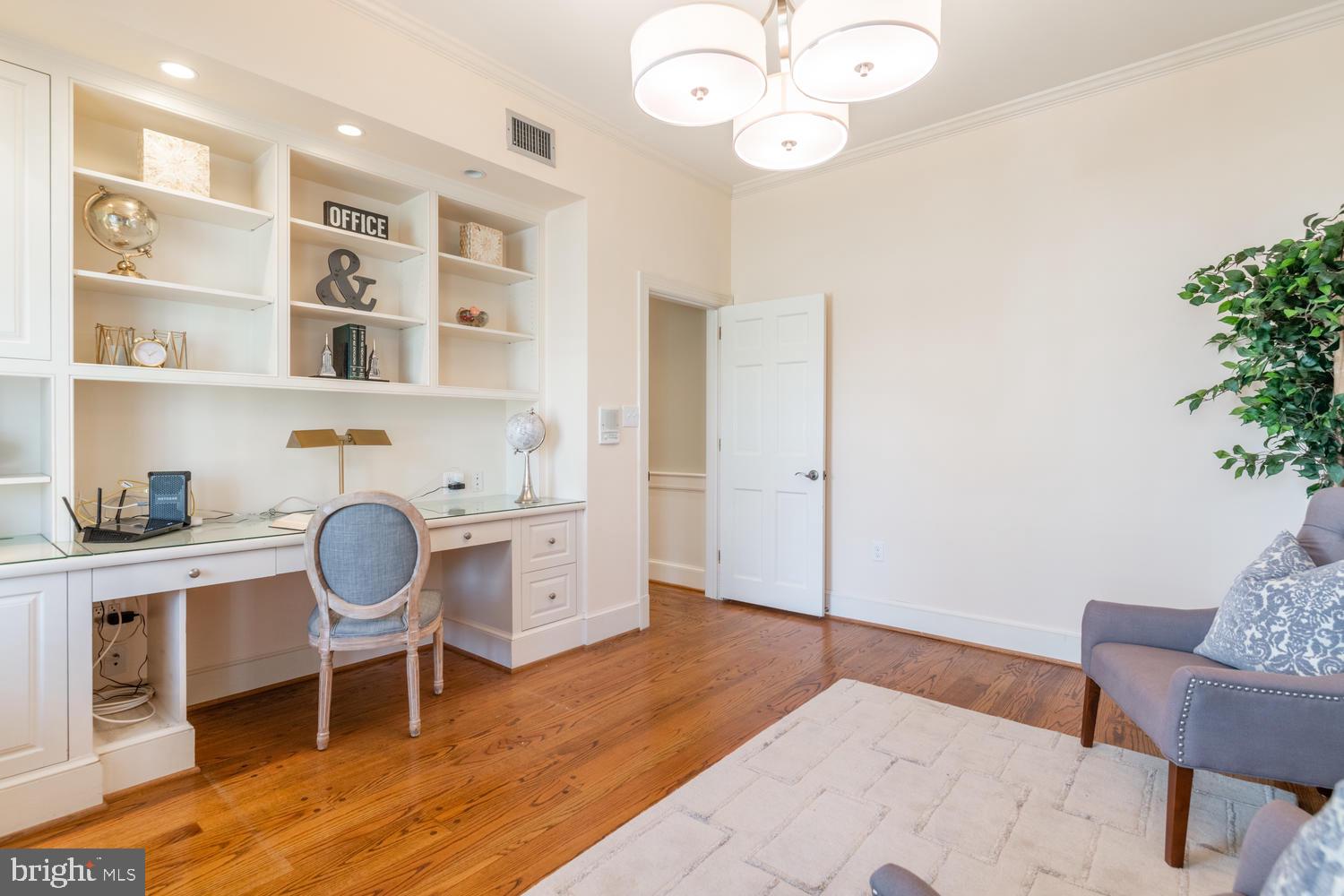 4004 Carson Place Alexandria, VA 22304 - Photo 42 of 93 Office space with custom built-in desk and shelves