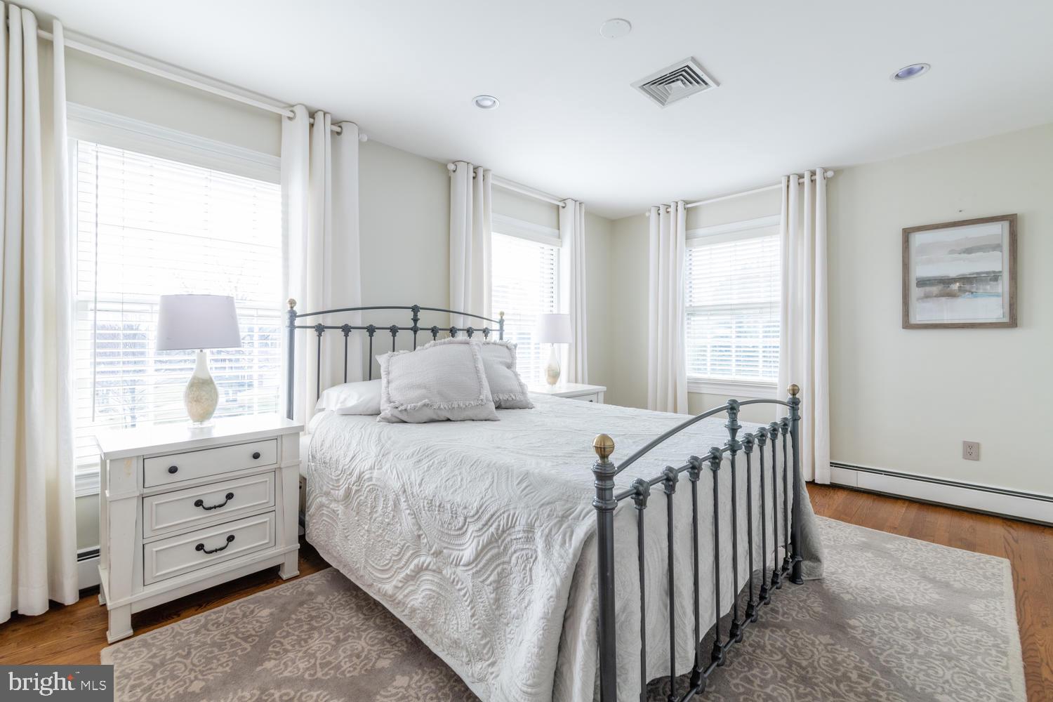 4004 Carson Place Alexandria, VA 22304 - Photo 55 of 93 2nd upper level bedroom