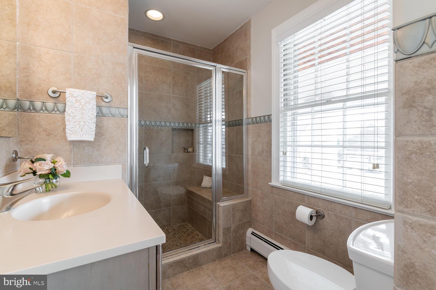 4004 Carson Place Alexandria, VA 22304 - Photo 57 of 93 2nd upper level bedroom ensuite bath