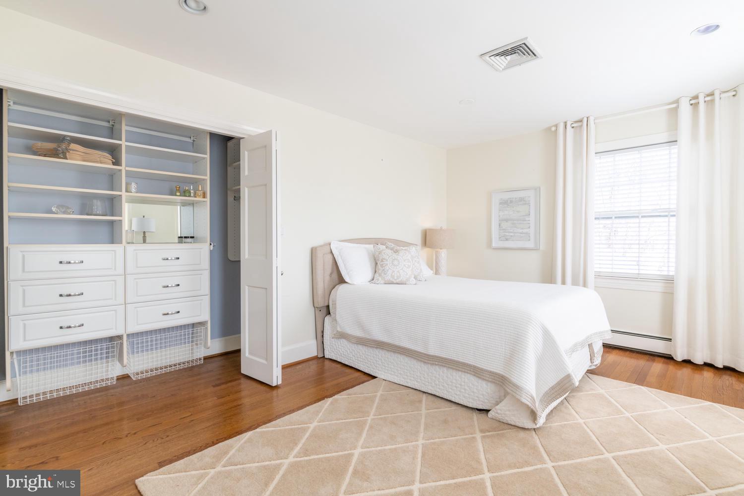 4004 Carson Place Alexandria, VA 22304 - Photo 59 of 93 3rd upper level bedroom w/custom closets inserts