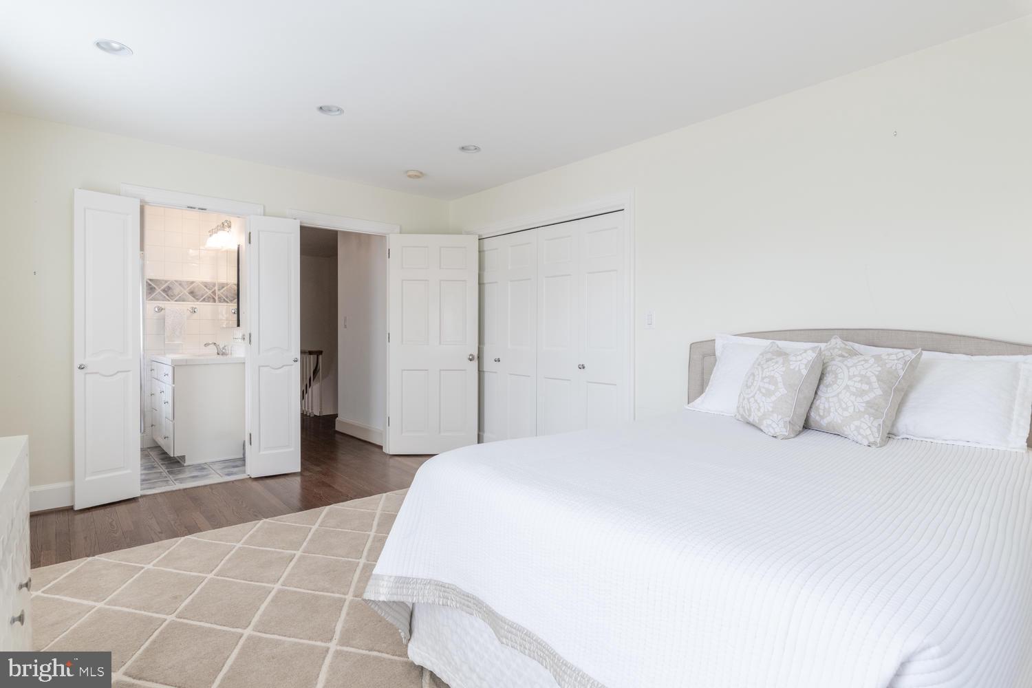 4004 Carson Place Alexandria, VA 22304 - Photo 61 of 93 3rd upper level bedroom ensuite bath