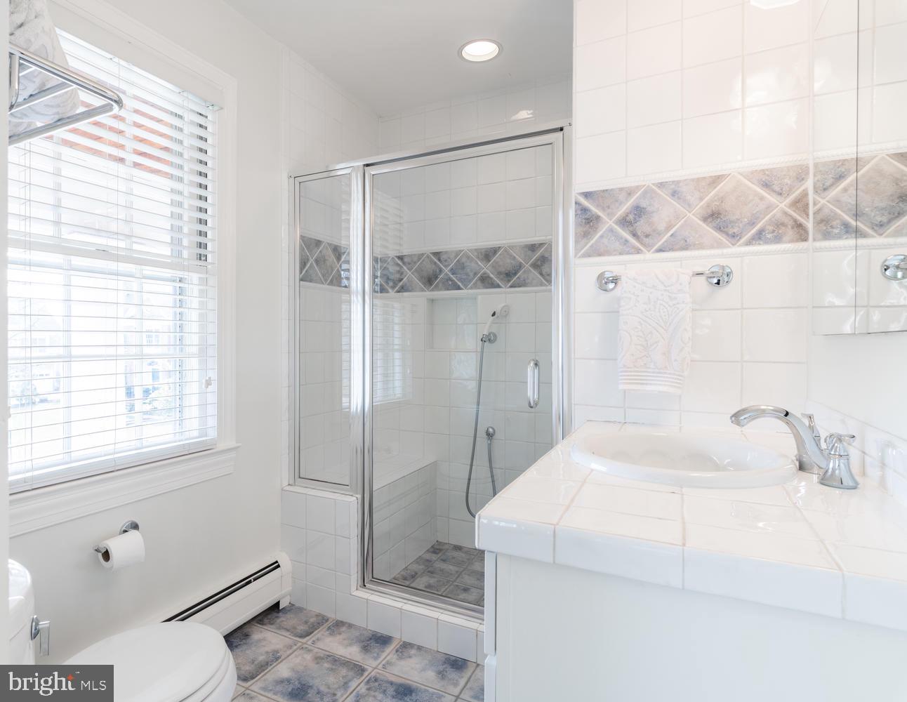 4004 Carson Place Alexandria, VA 22304 - Photo 62 of 93 3rd upper level bedroom ensuite bath