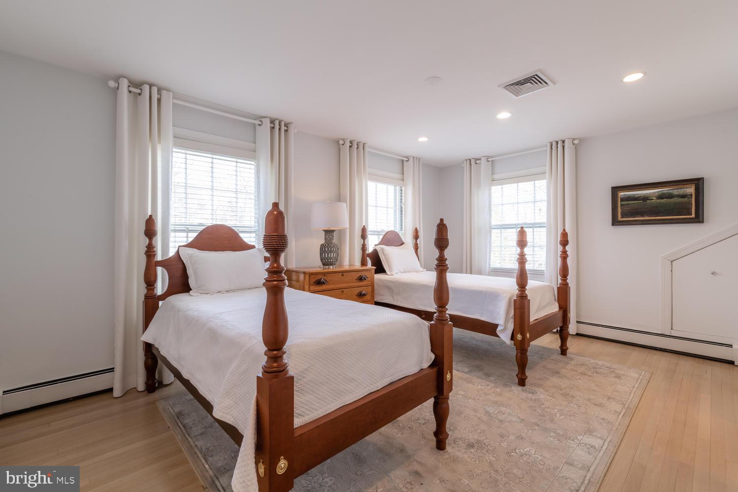 4004 Carson Place Alexandria, VA 22304 - Photo 63 of 93 4th upper level bedroom