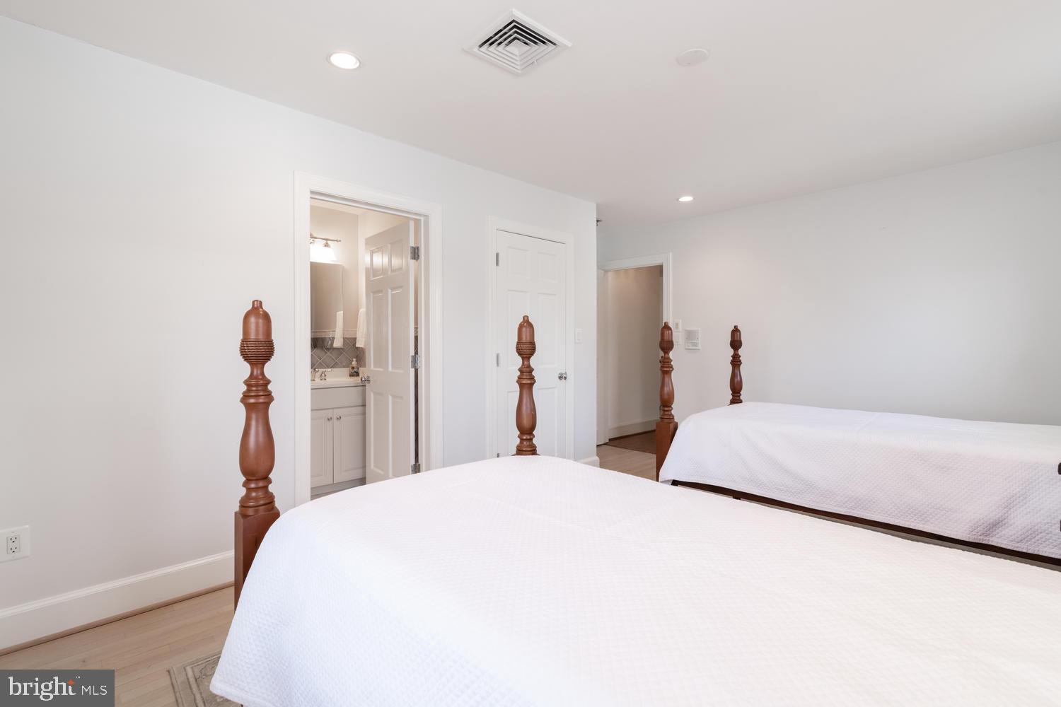 4004 Carson Place Alexandria, VA 22304 - Photo 64 of 93 4th upper level bedroom