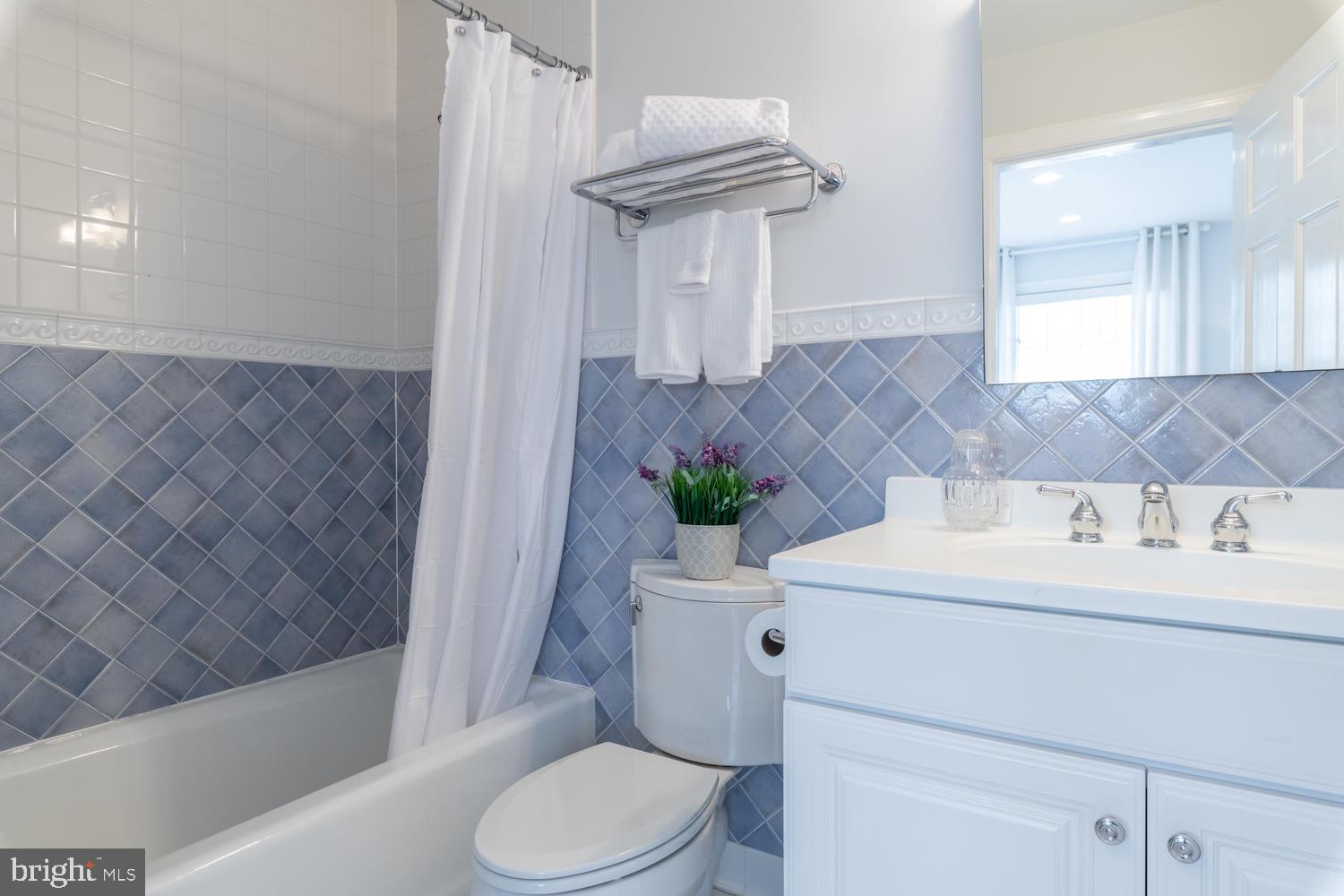 4004 Carson Place Alexandria, VA 22304 - Photo 65 of 93 4th upper level bedroom ensuite bath