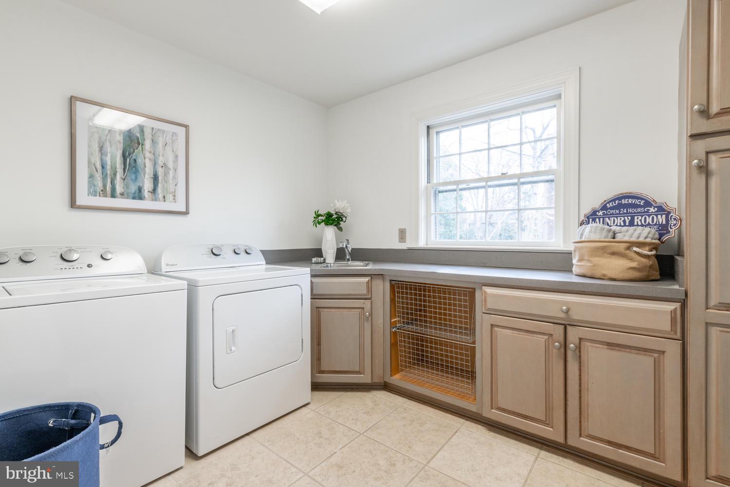 4004 Carson Place Alexandria, VA 22304 - Photo 79 of 93 Large and in charge laundry room