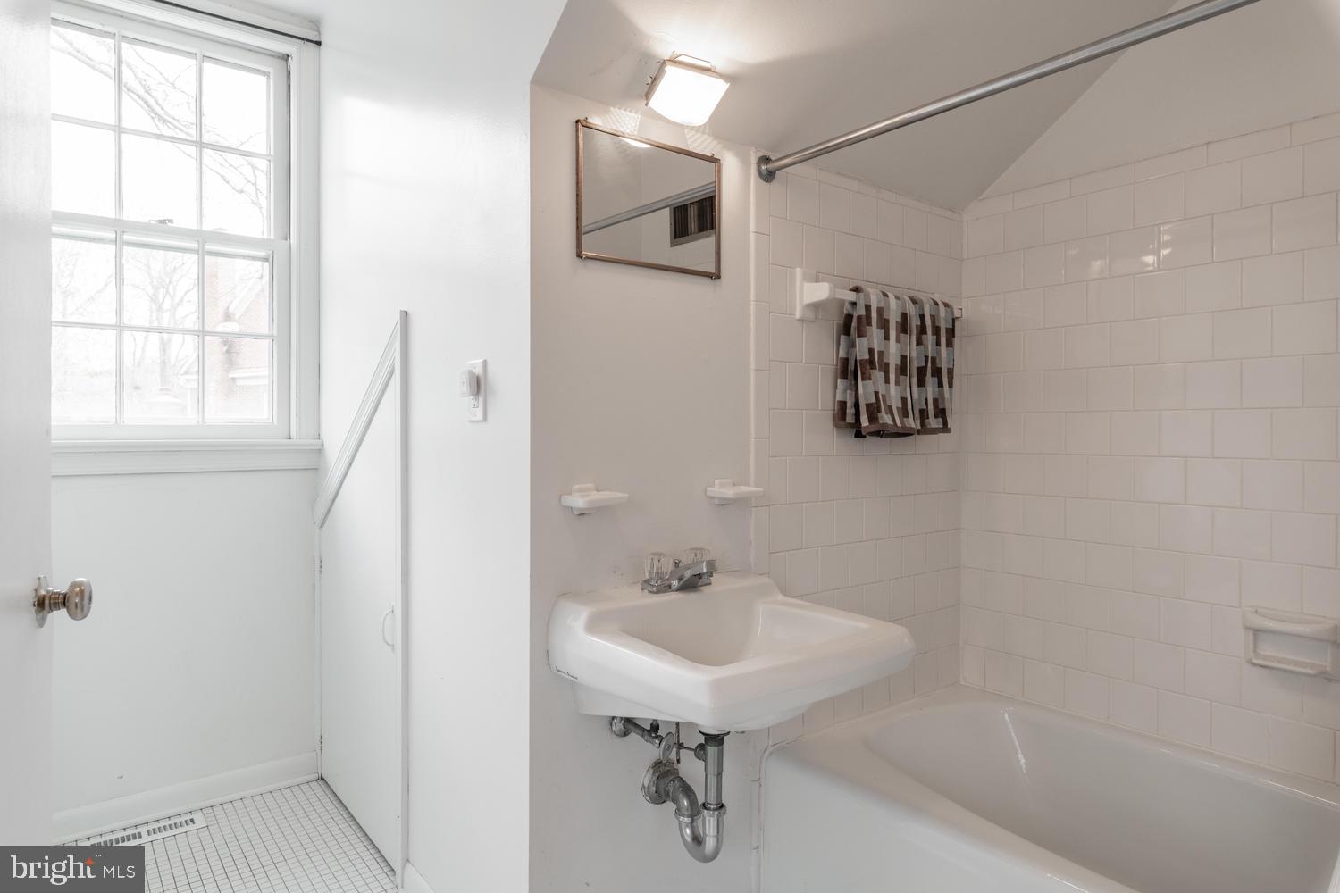 4004 Carson Place Alexandria, VA 22304 - Photo 84 of 93 Each bedroom in the guest wing w/private bath