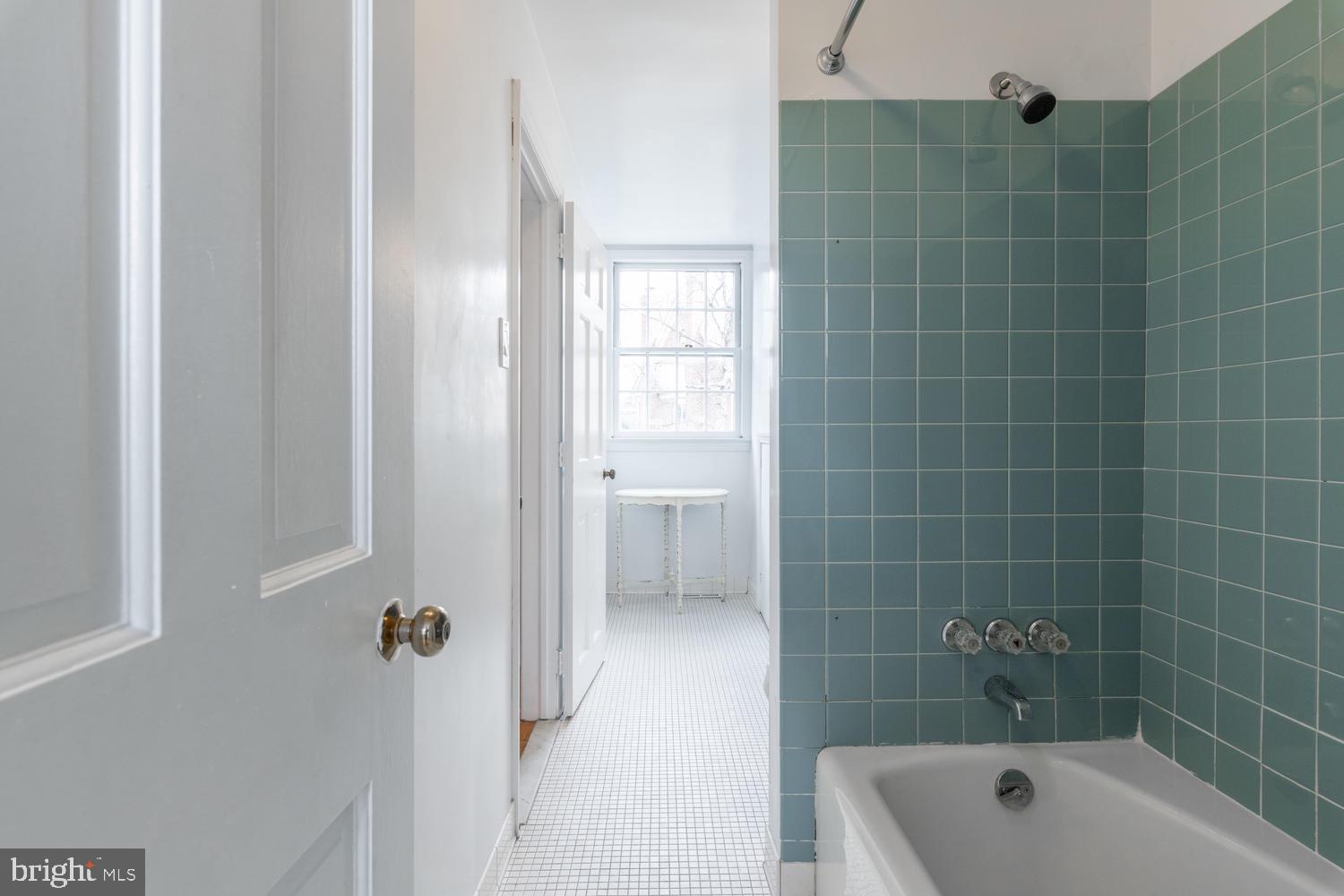 4004 Carson Place Alexandria, VA 22304 - Photo 87 of 93 2nd ensuite bath in guest/au-pair suite