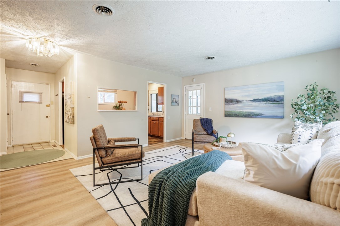 95 Castle Road Henrietta, NY 14623 - Photo 2 of 23 Gallery Image 2