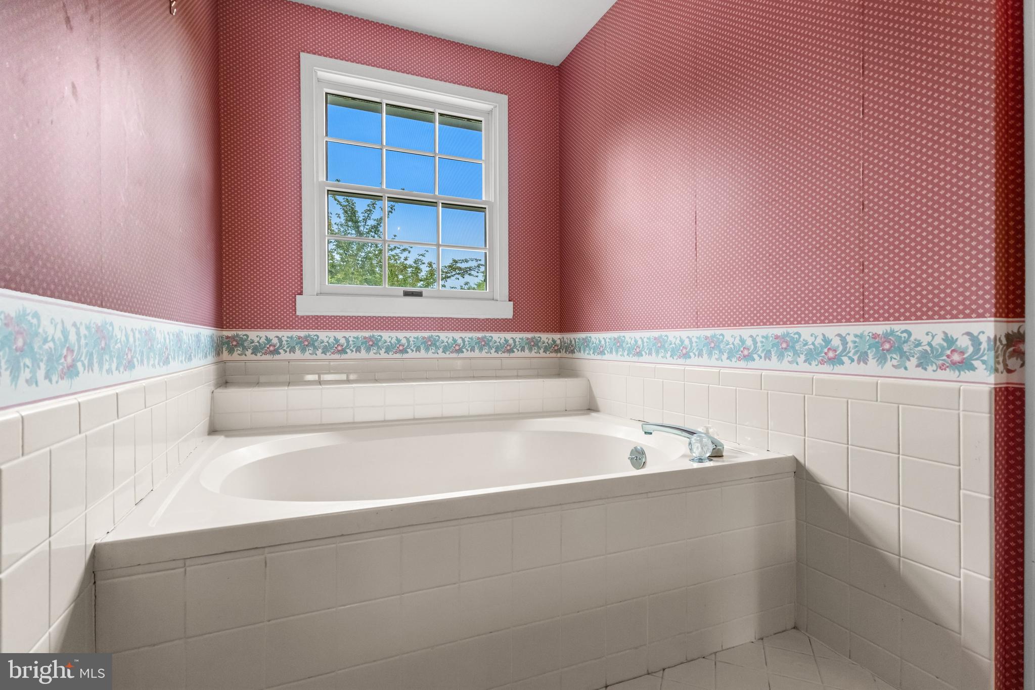 3 Quail Ridge Drive Bridgeton, NJ 08302 - Photo 26 of 34 a bathroom with bathtub and window