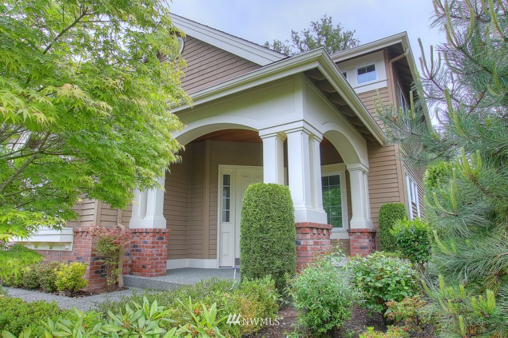 907 South 36th Place Renton, WA 98055 - Photo 2 of 15 Gallery Image 2
