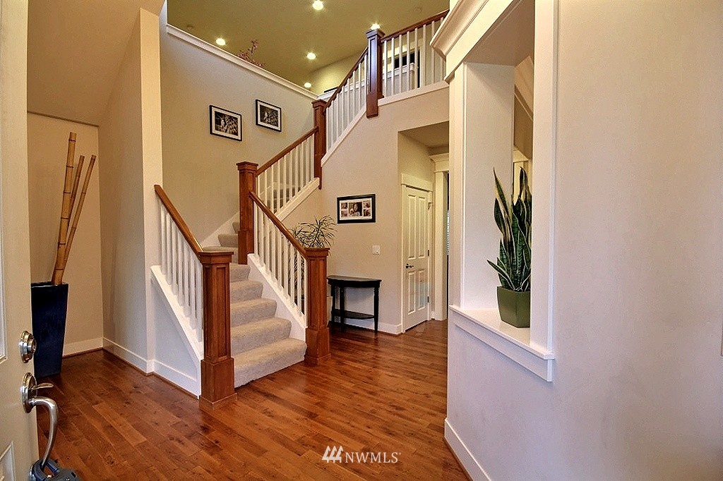 907 South 36th Place Renton, WA 98055 - Photo 3 of 15 Gallery Image 3