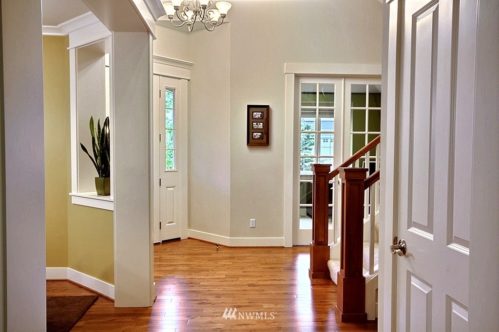 907 South 36th Place Renton, WA 98055 - Photo 4 of 15 Gallery Image 4